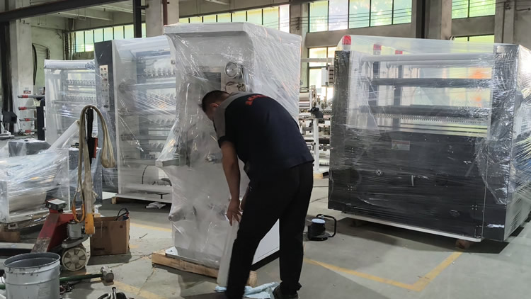 拉线复卷机打包中